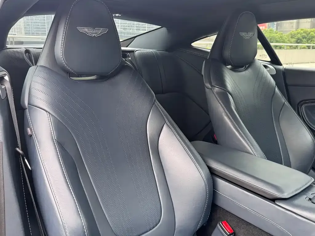 Aston Martin DB11 2023 из CN, фото 9