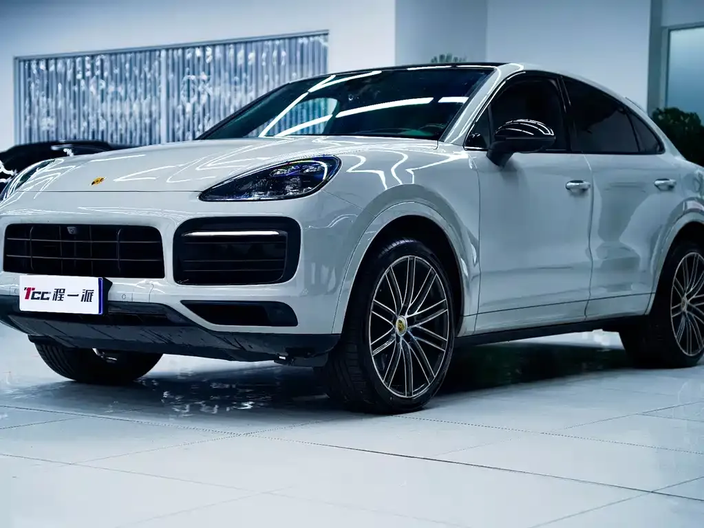 Porsche Cayenne — фото 1