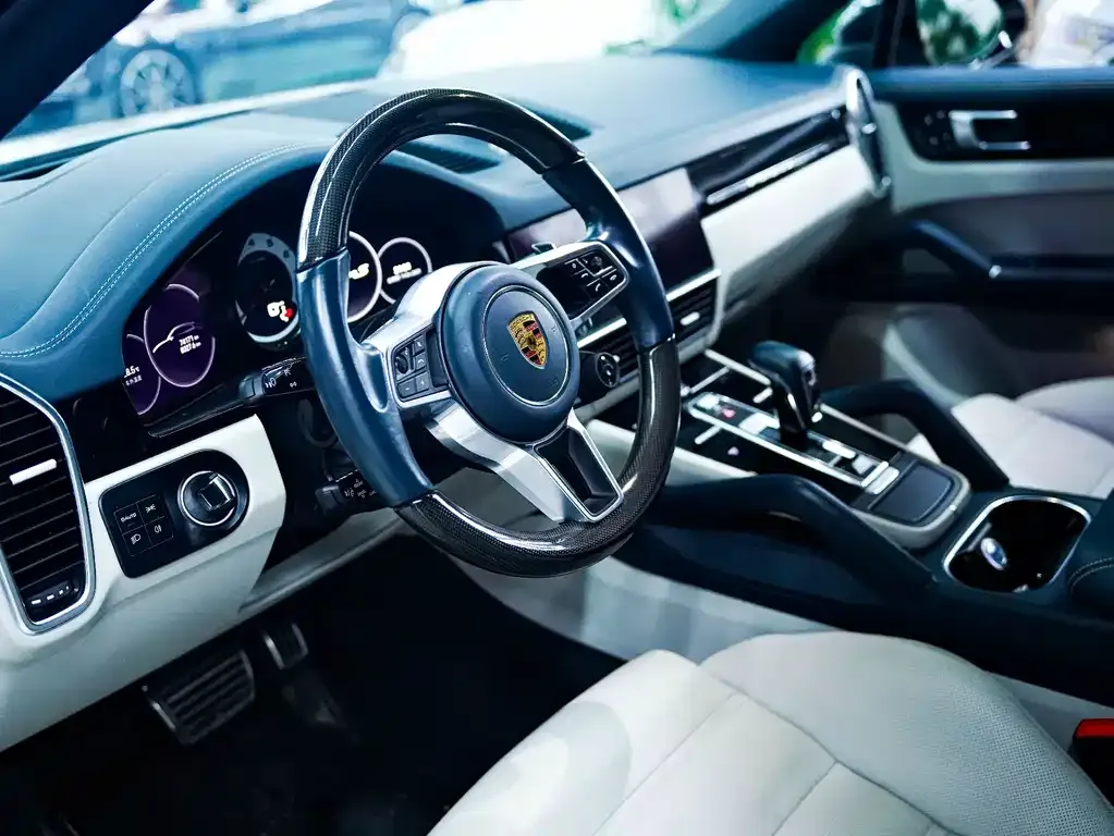 Porsche Cayenne — фото 10