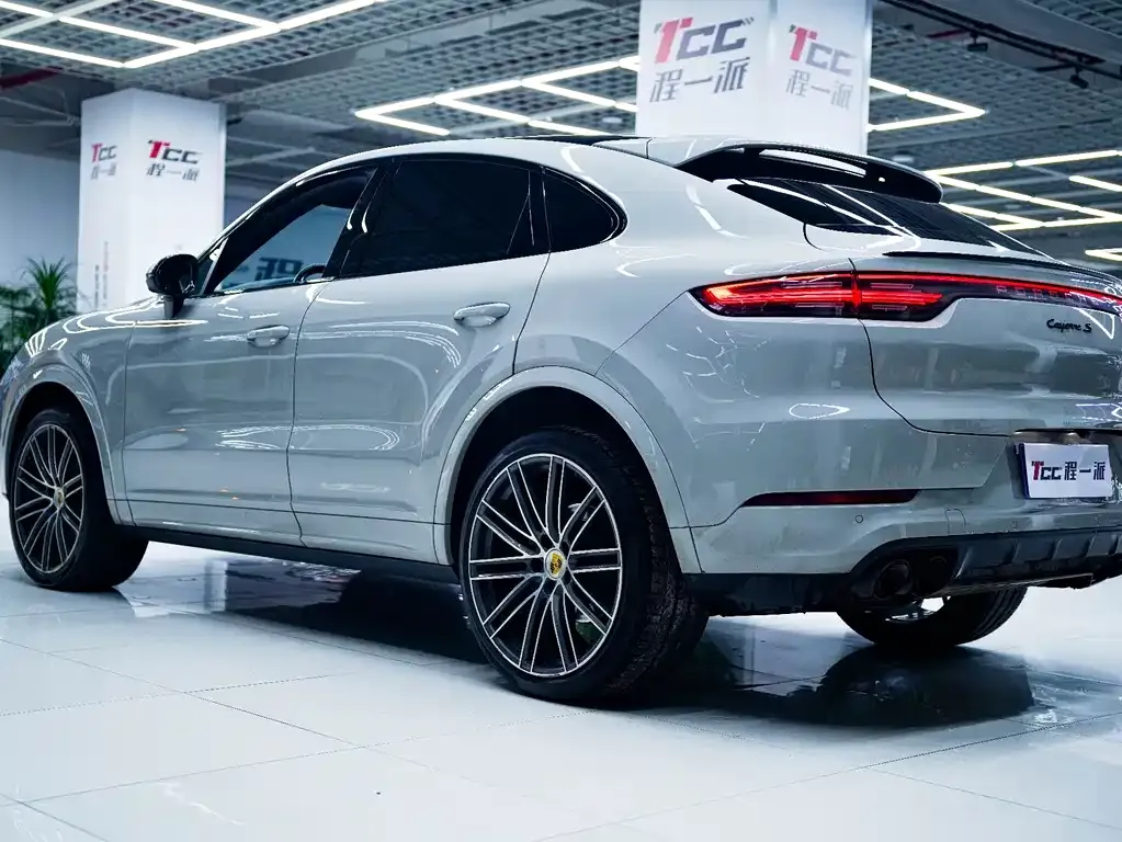 Porsche Cayenne — фото 6