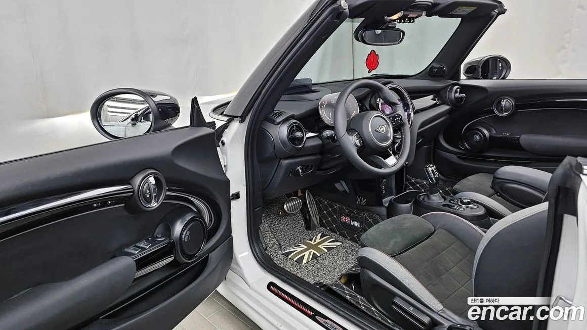 Mini Cooper Convertible 2023 из KR, фото 10