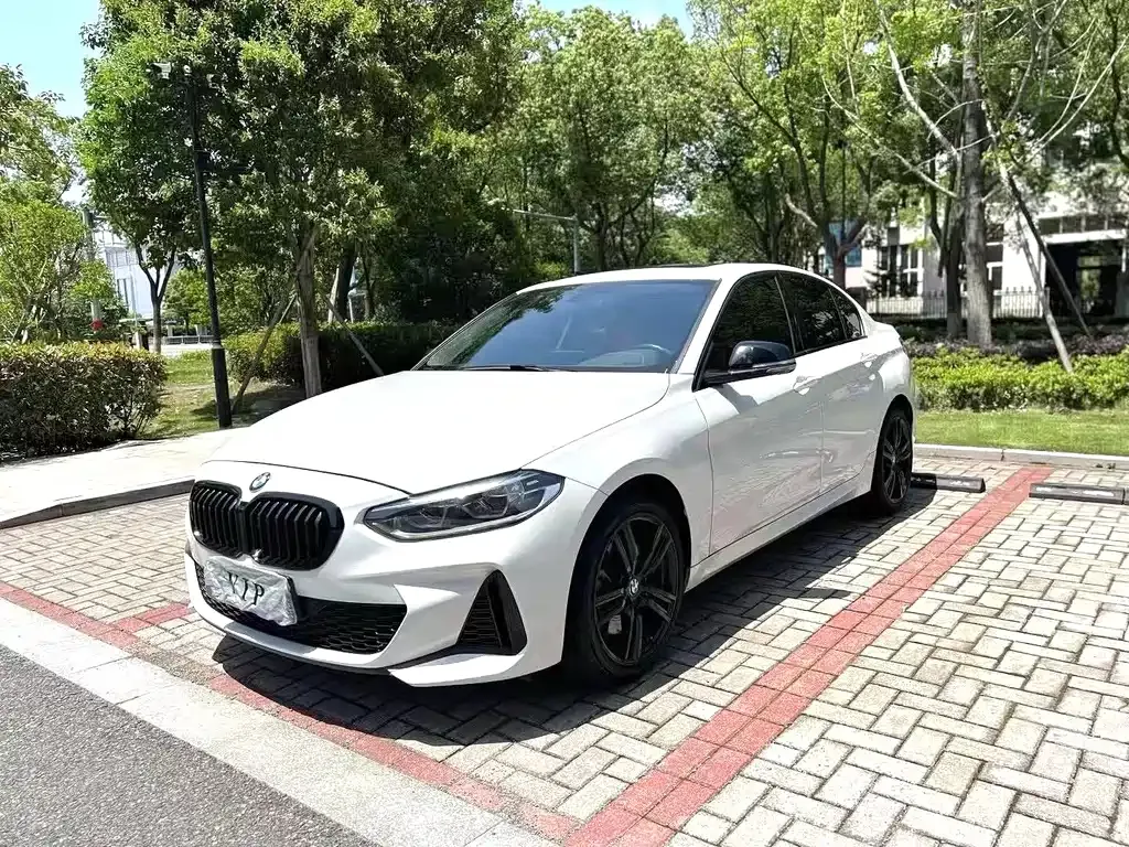 BMW 1 Series 2021 из CN, фото 1