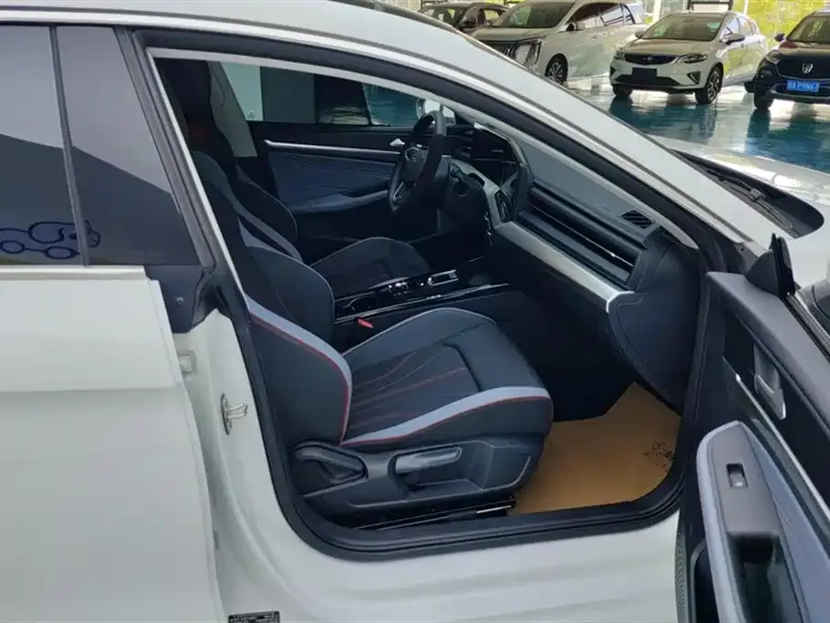 Volkswagen Lamando 2024 из CN, фото 8