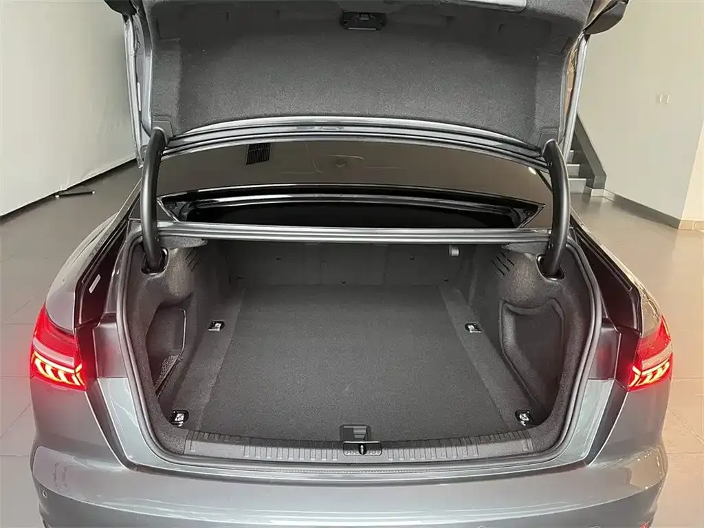 Audi A6L 2021 из CN, фото 9