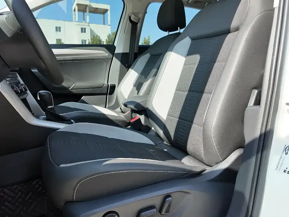 Volkswagen T-Roc 2023 из CN, фото 7