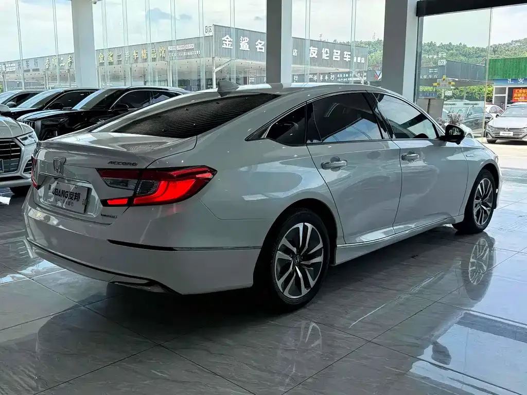 Honda Accord — фото 4