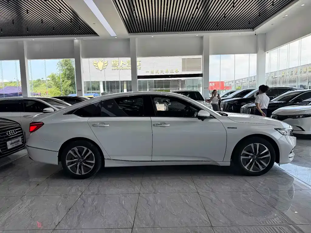 Honda Accord — фото 7