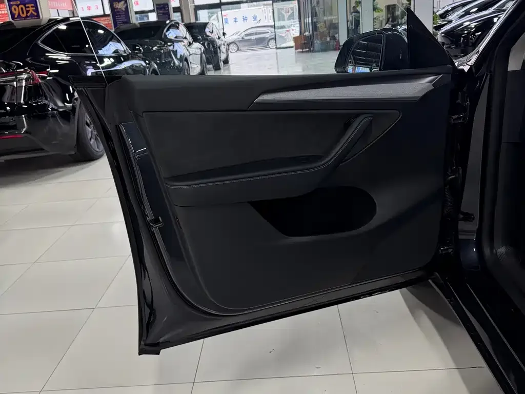 Tesla Model Y 2024 из CN, фото 8