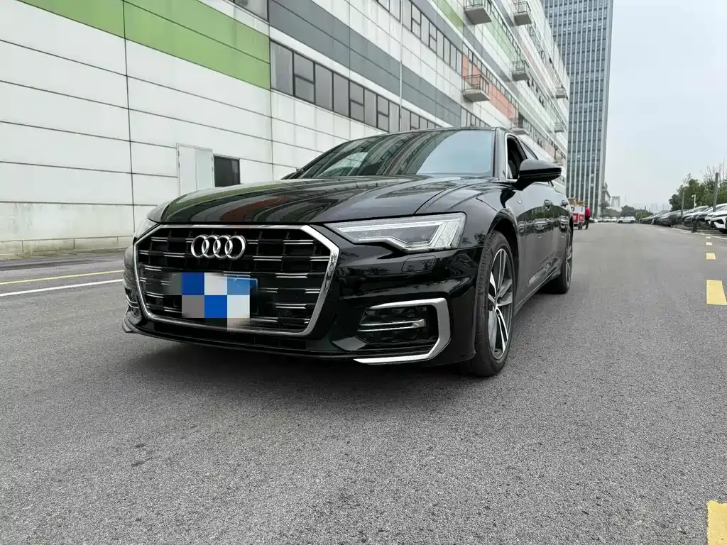 Audi A6L — фото 1