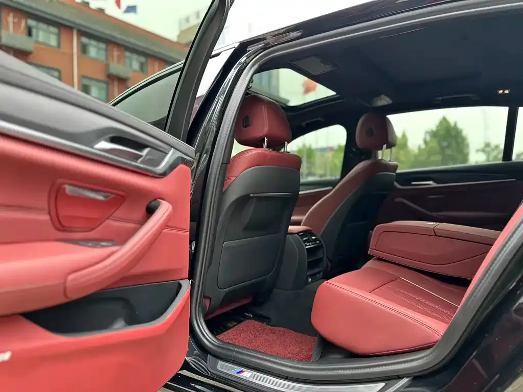 BMW 5 Series 2023 из CN, фото 8