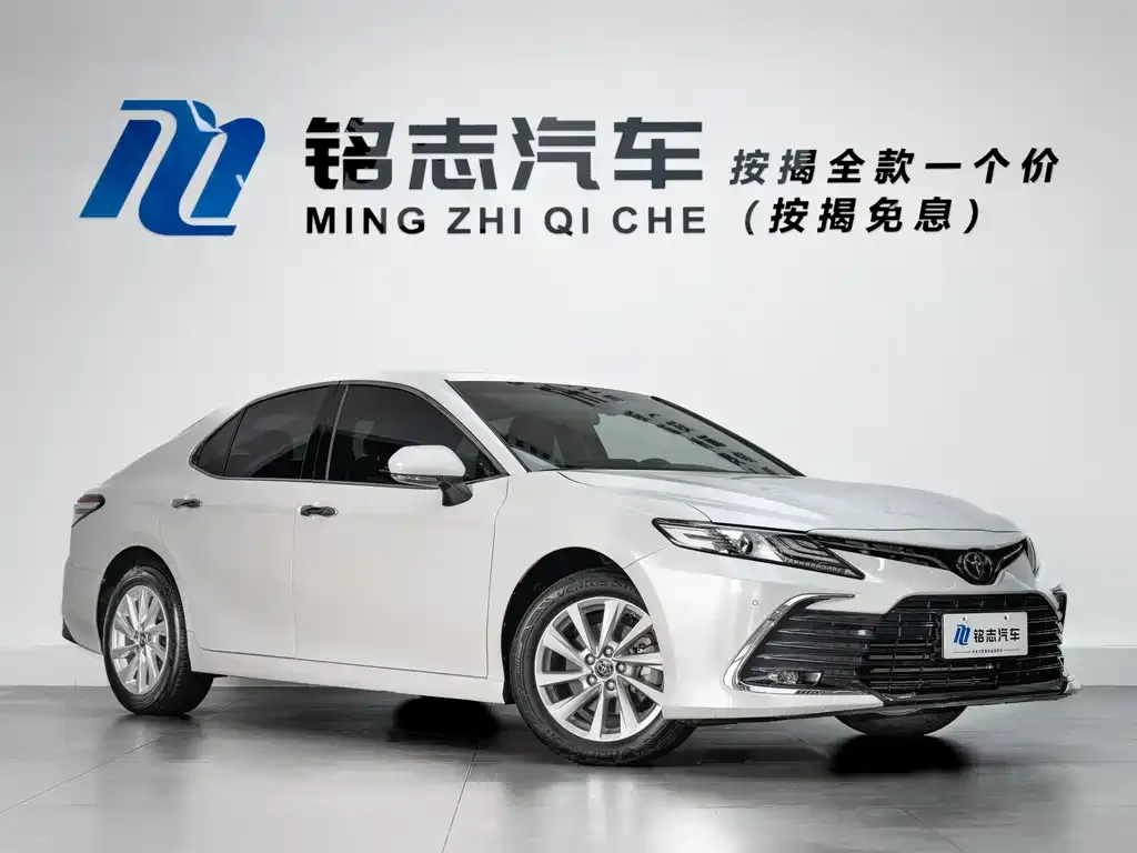 Toyota Camry — фото 2