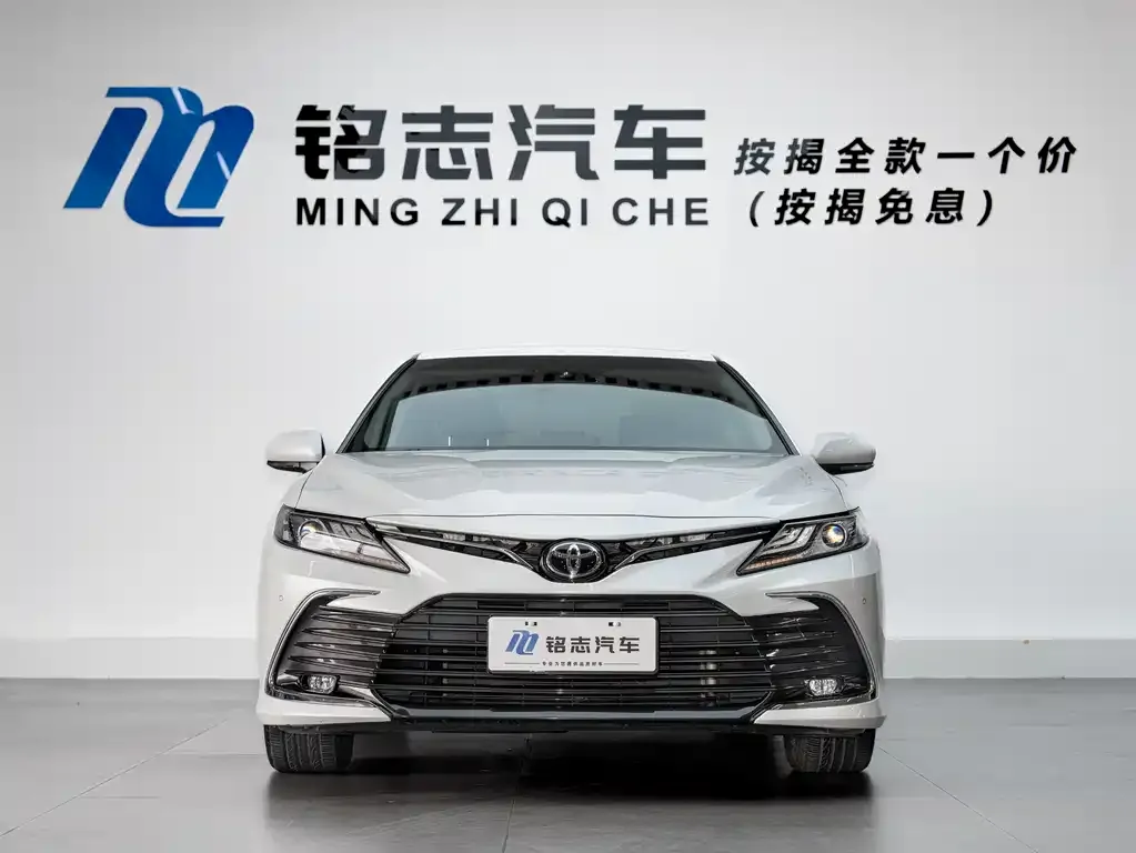 Toyota Camry — фото 5