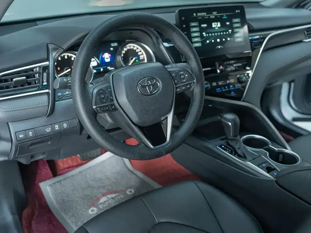 Toyota Camry — фото 8