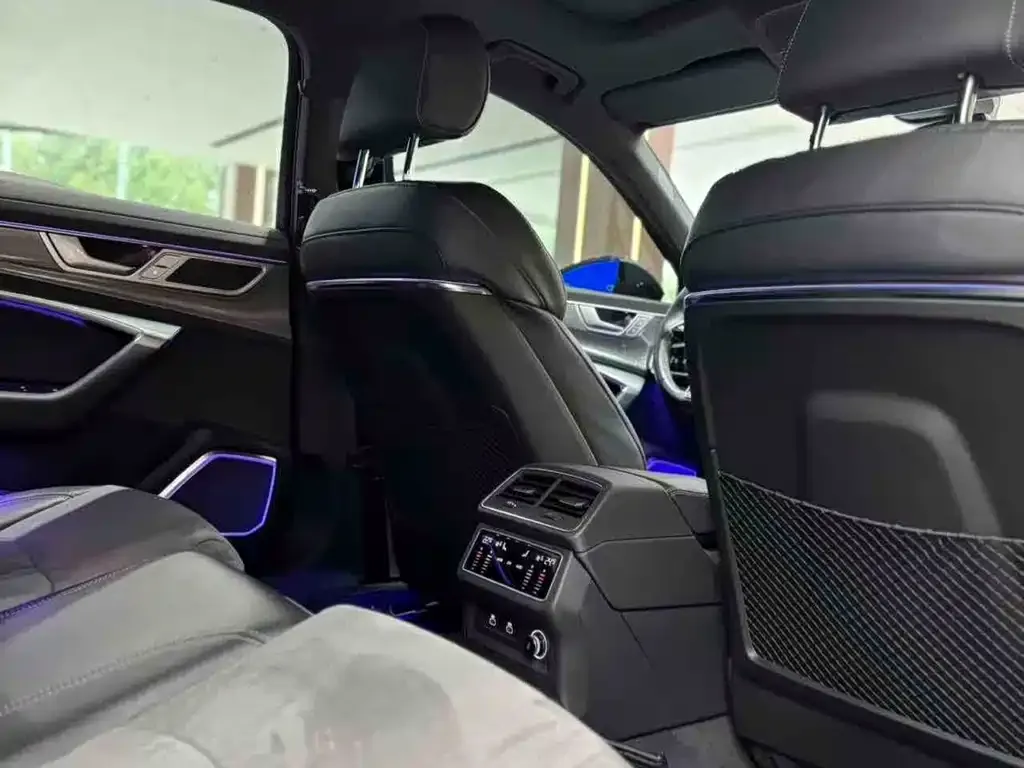 Audi A6L 2023 из CN, фото 10