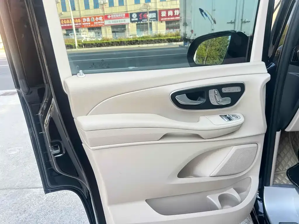 Mercedes-Benz V-Class 2022 из CN, фото 5