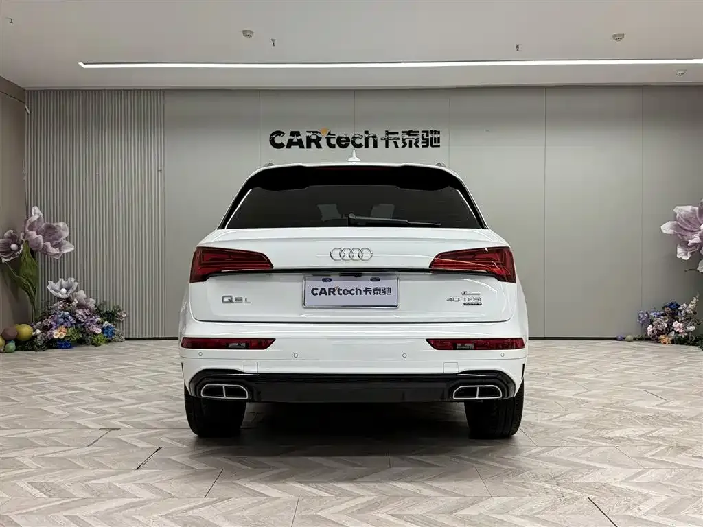 Audi Q5L — фото 6