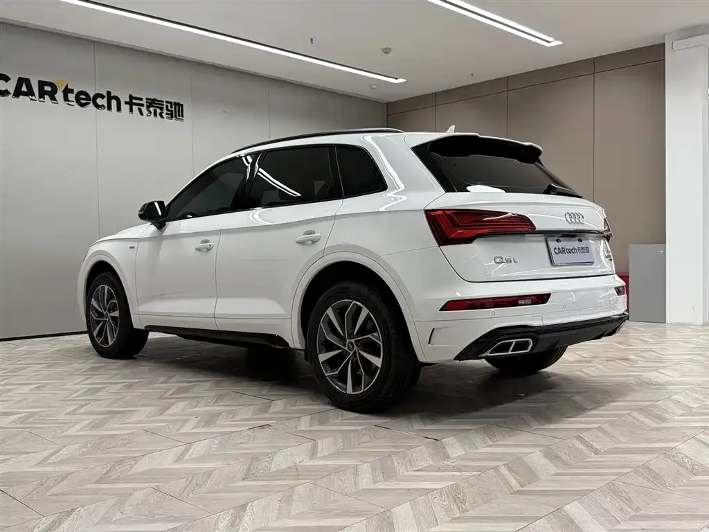 Audi Q5L — фото 7