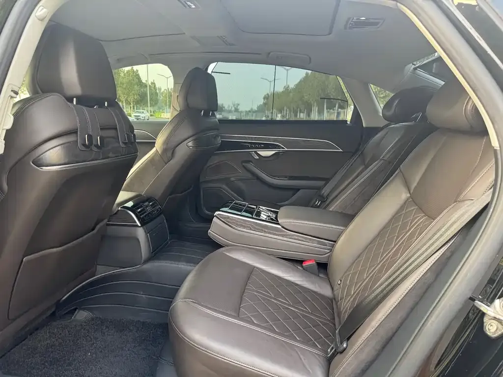 Audi A8 2021 из CN, фото 5