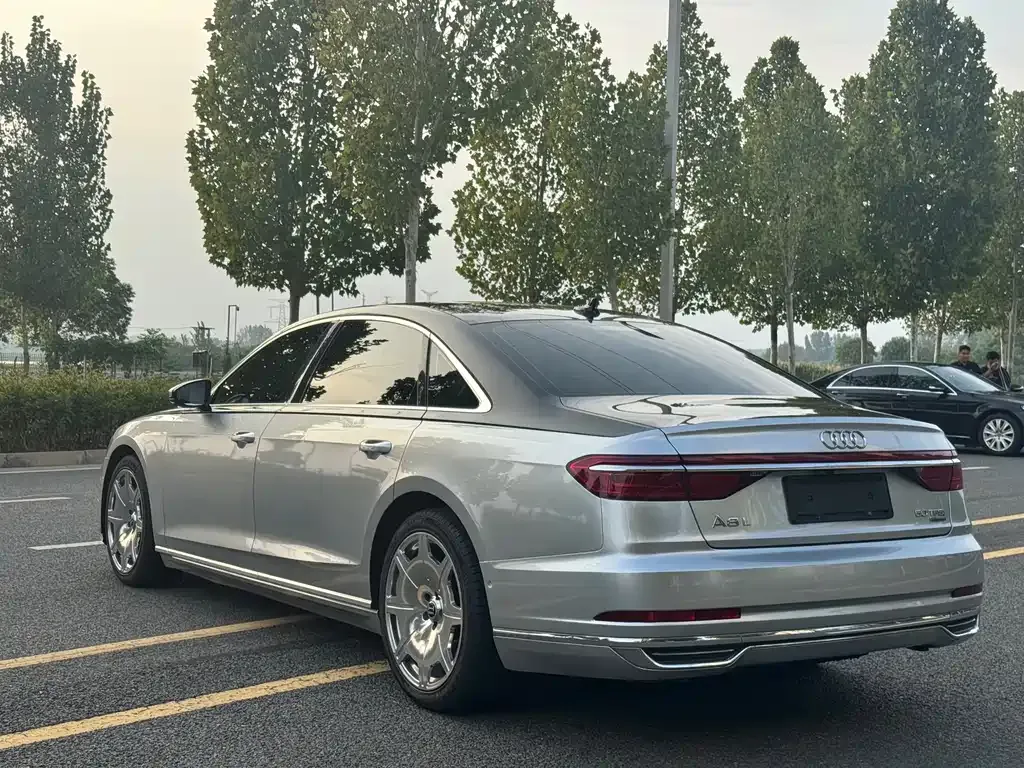 Audi A8 2021 из CN, фото 8