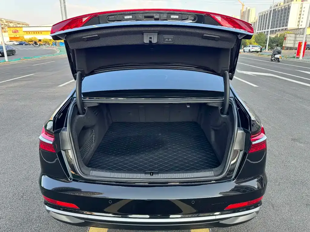 Audi A6L 2024 из CN, фото 10