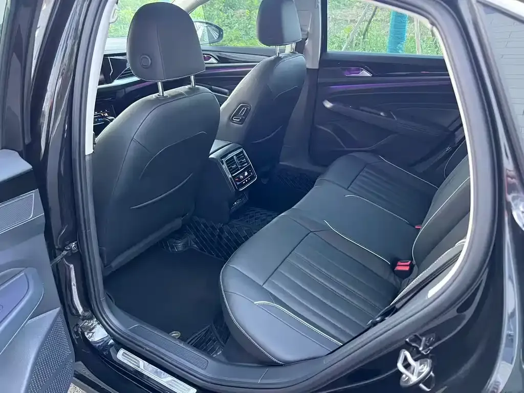 Volkswagen Passat 2022 из CN, фото 8