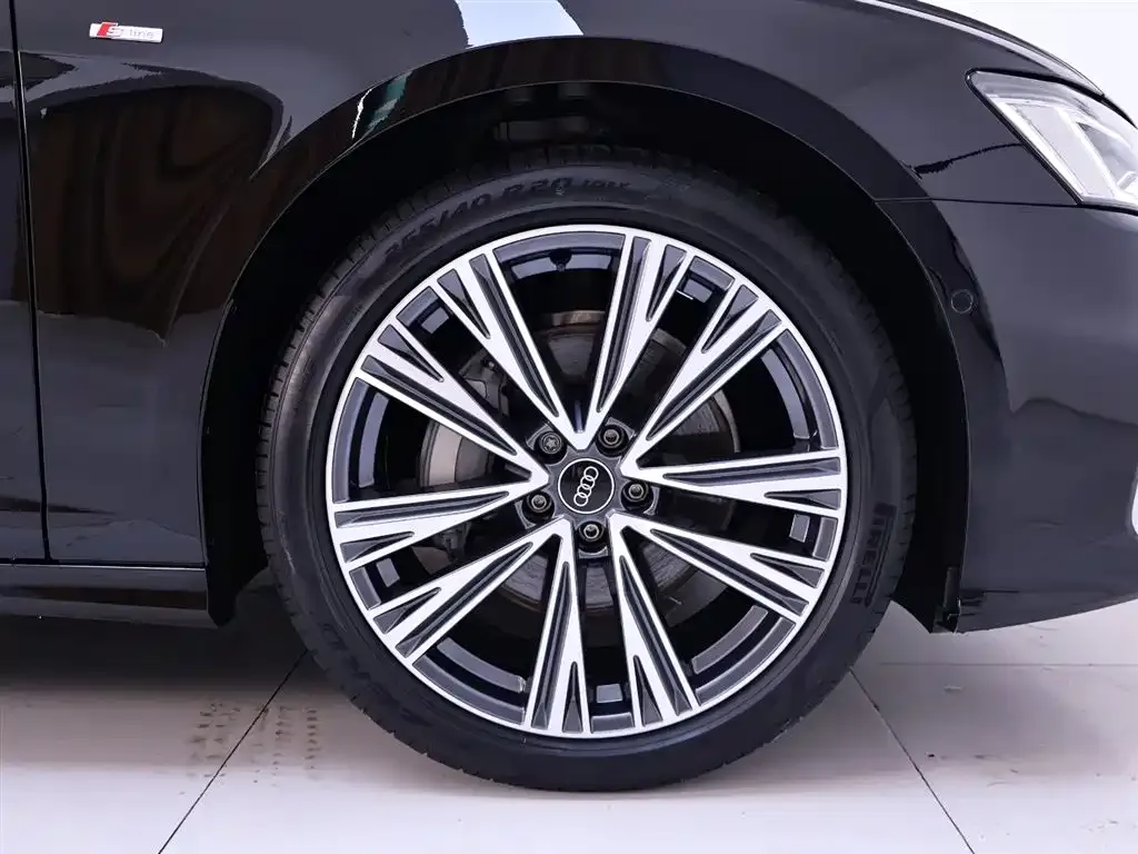 Audi A6L 2024 из CN, фото 6