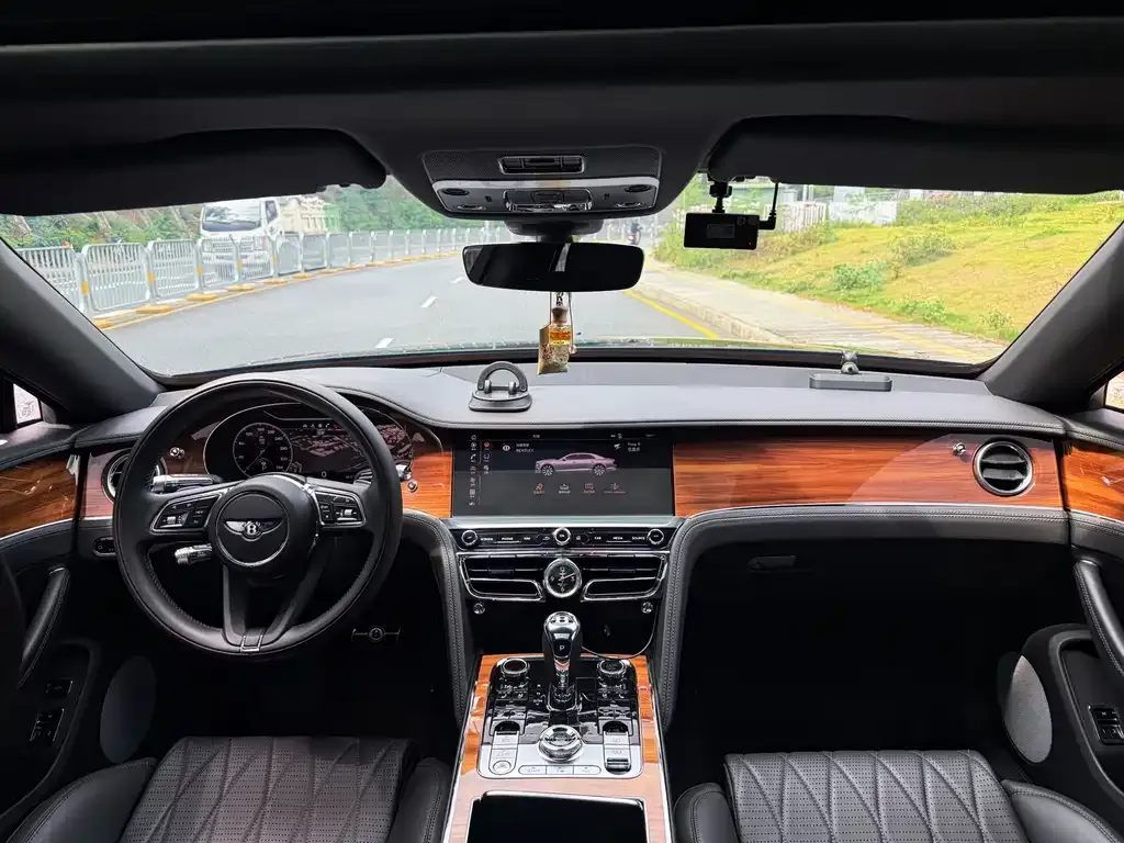 Bentley Flying Spur 2022 из CN, фото 9