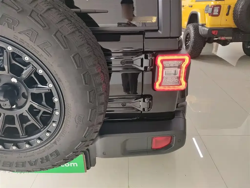 Jeep Wrangler 2023 из CN, фото 8