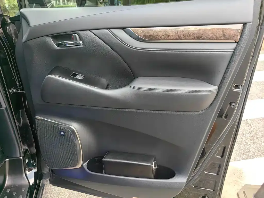Toyota Alphard 2022 из CN, фото 9