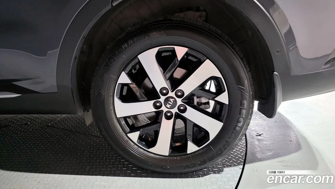Kia Sorento — фото 5
