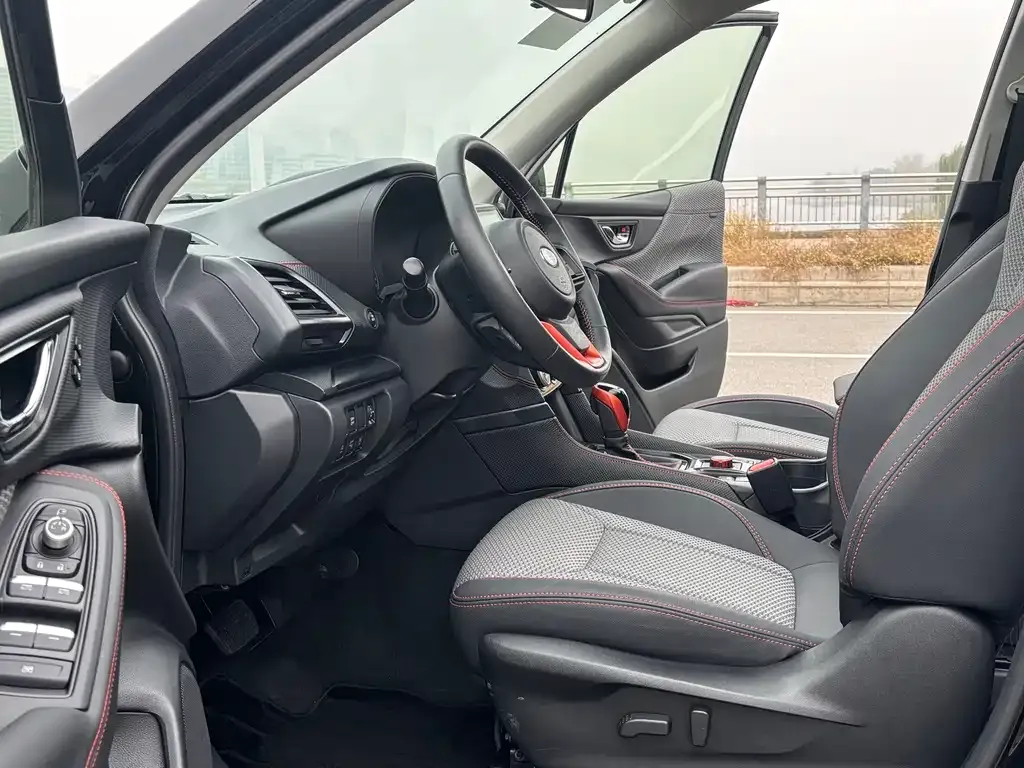 Subaru Forester 2023 из CN, фото 10