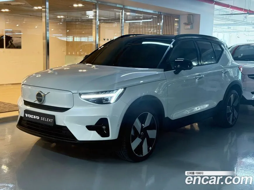 Volvo XC40 — фото 1