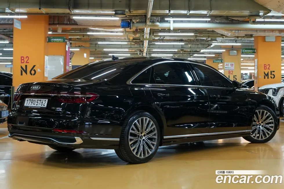 Audi A8 — фото 2