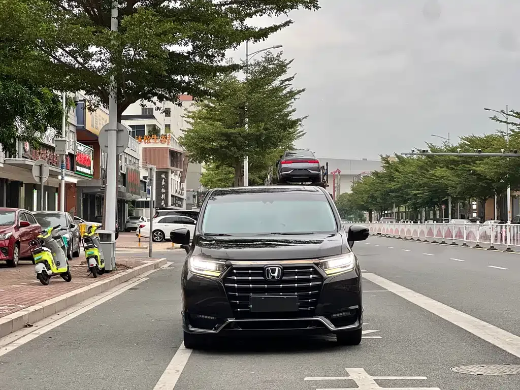 Honda Elysion 2023 из CN, фото 2