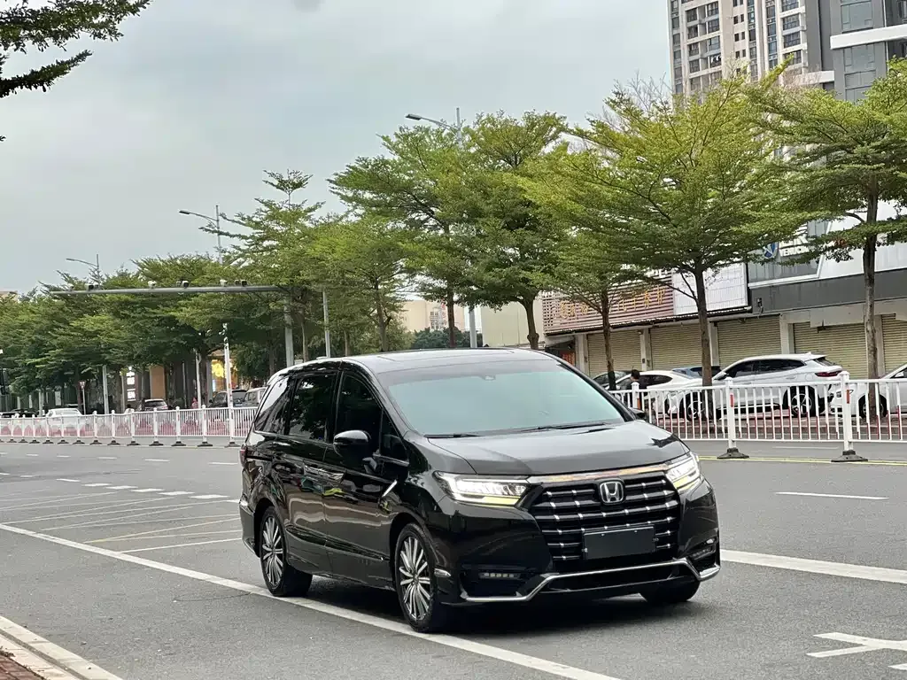 Honda Elysion 2023 из CN, фото 3