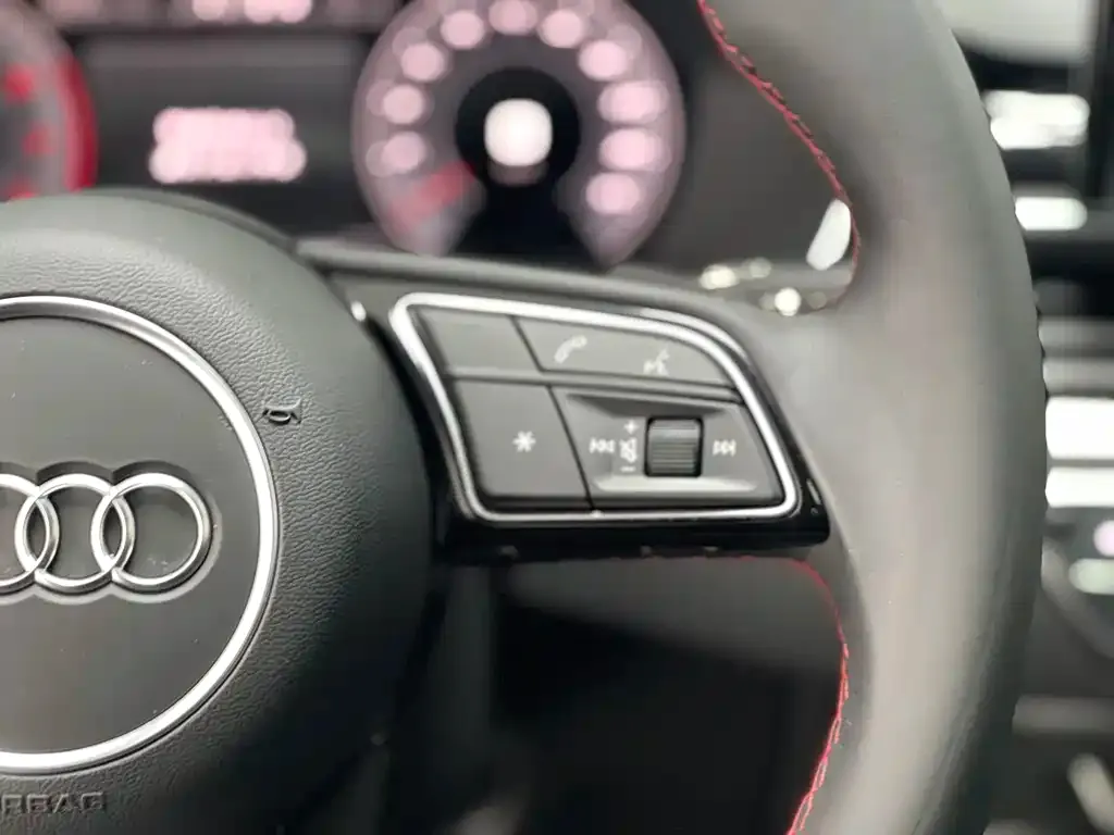 Audi A4L 2022 из CN, фото 10