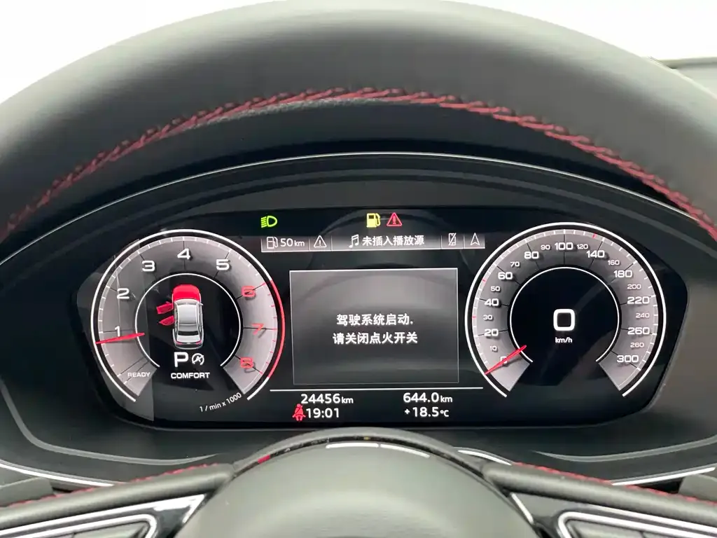 Audi A4L 2022 из CN, фото 2