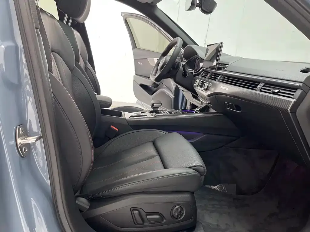 Audi A4L 2022 из CN, фото 3