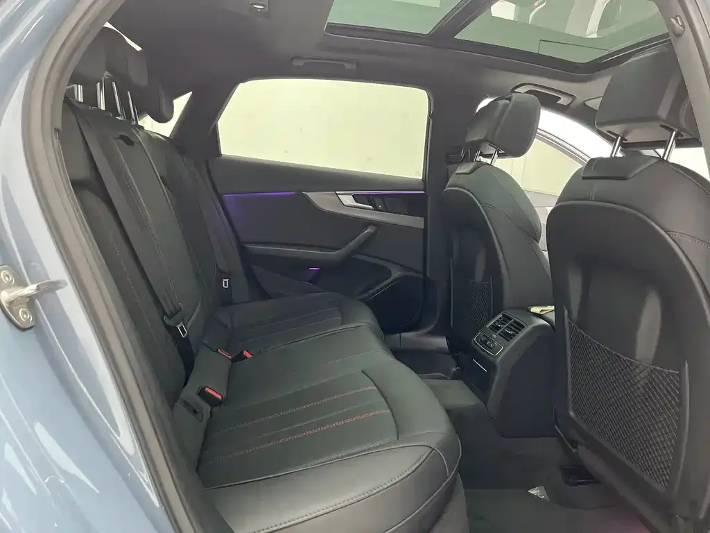 Audi A4L 2022 из CN, фото 4