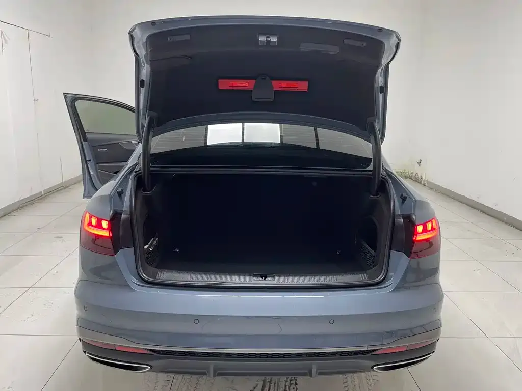 Audi A4L 2022 из CN, фото 7