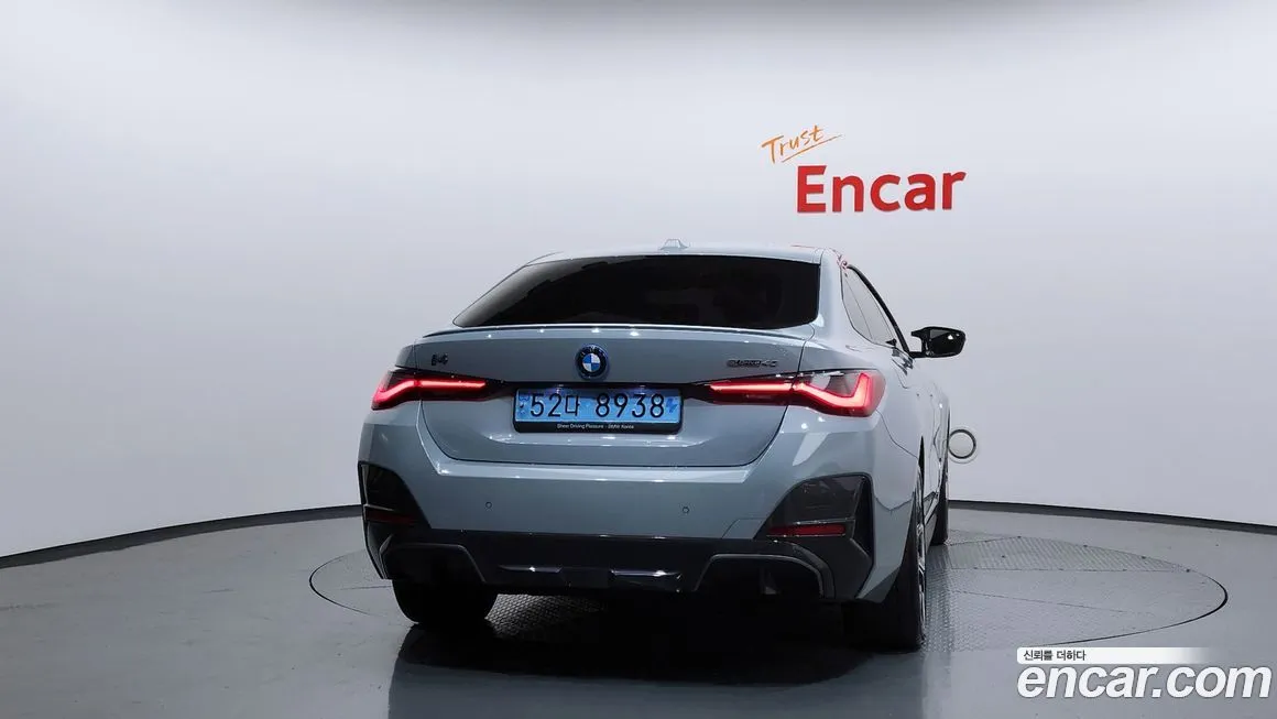 BMW i4 — фото 4