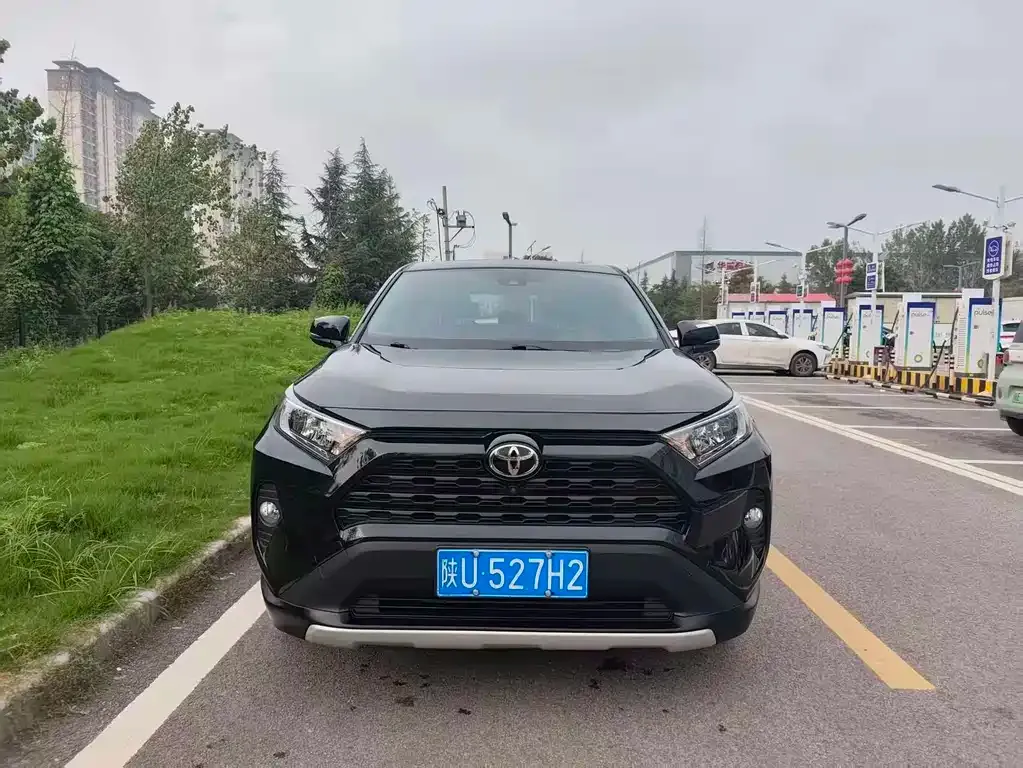 Toyota RAV4 2022 из CN, фото 2