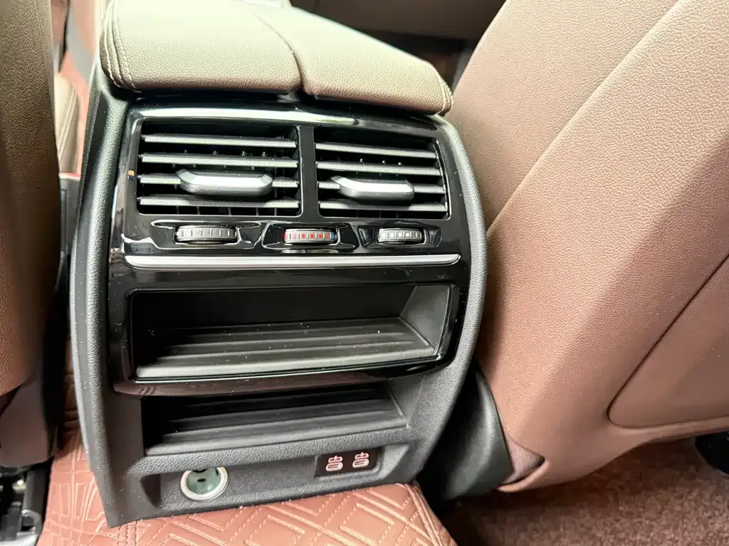 BMW 5 Series 2024 из CN, фото 7