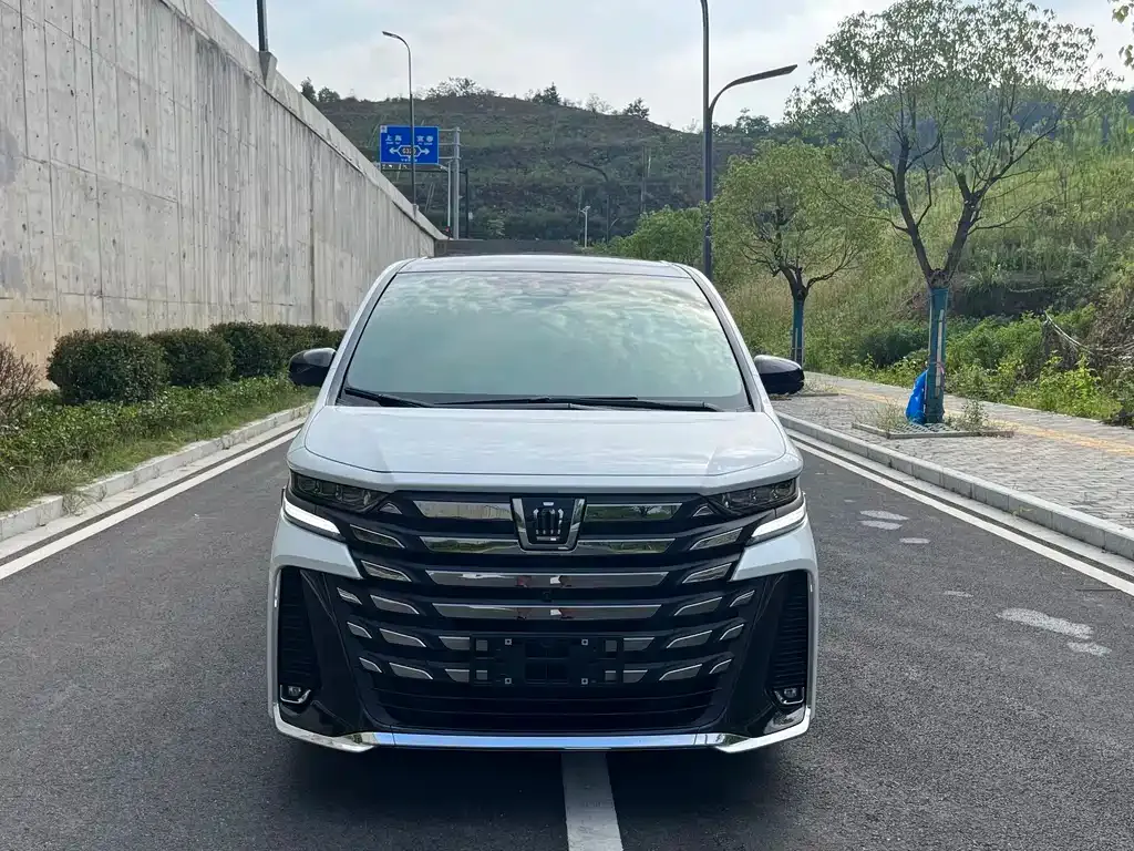 Toyota Vellfire 2024 из CN, фото 1