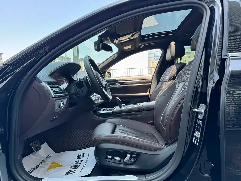 BMW 7 Series 2023 из CN, фото 9