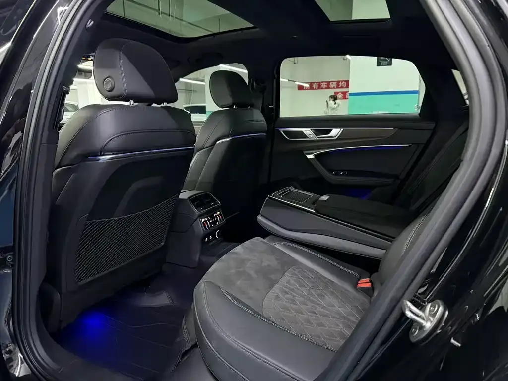 Audi A6L 2023 из CN, фото 6