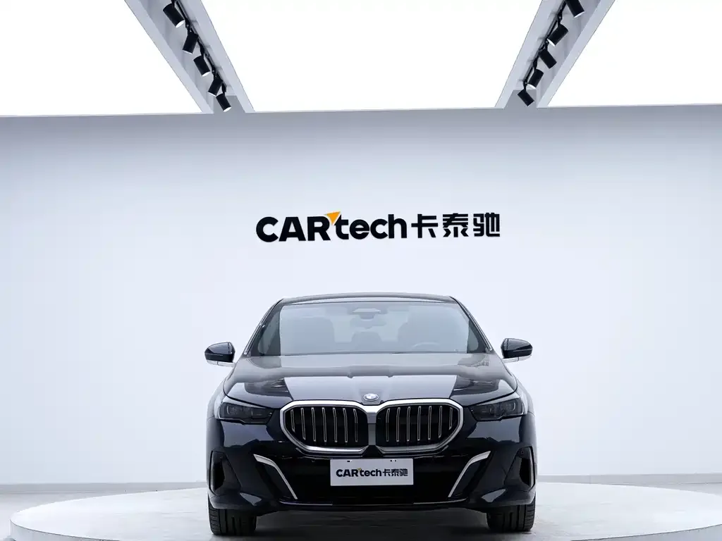 BMW 5 Series 2024 из CN, фото 2