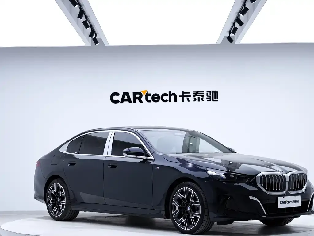 BMW 5 Series 2024 из CN, фото 3