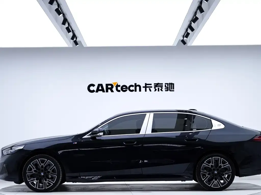BMW 5 Series 2024 из CN, фото 4