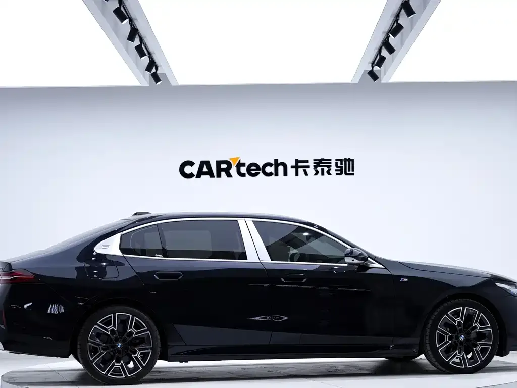 BMW 5 Series 2024 из CN, фото 5